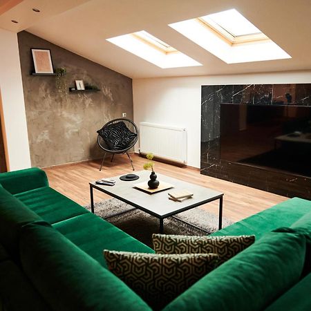 The Skyline Suite Florina Luaran gambar