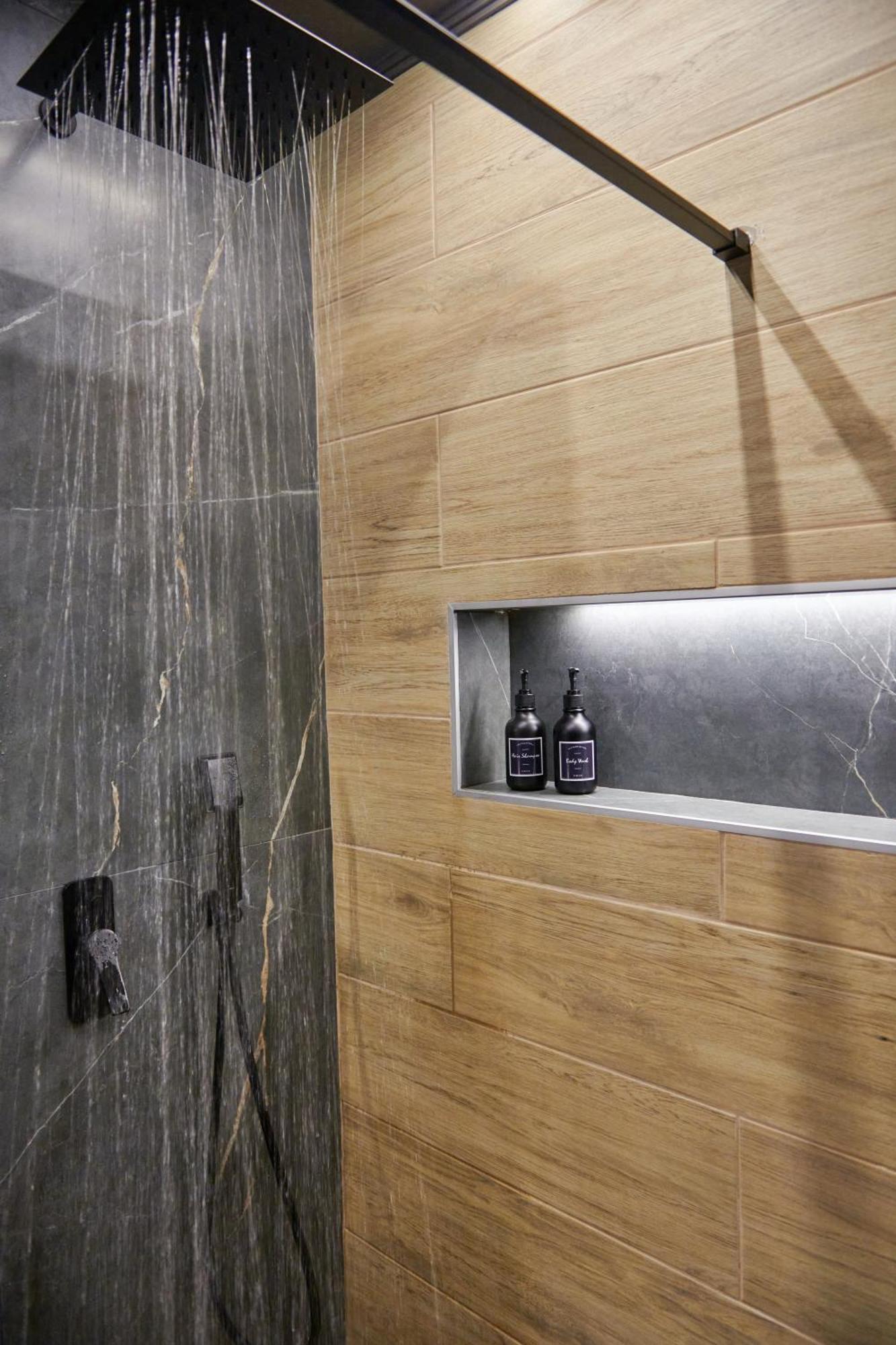 The Skyline Suite Florina Luaran gambar