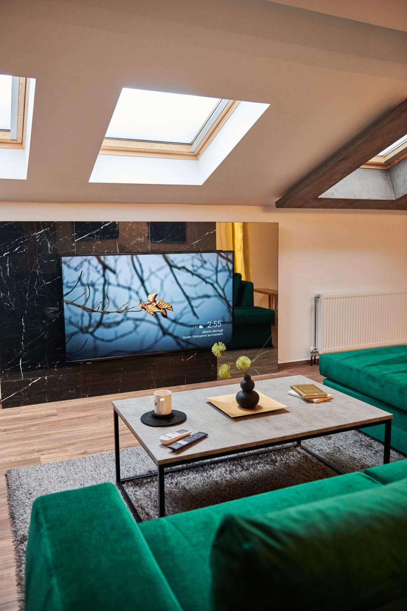 The Skyline Suite Florina Luaran gambar