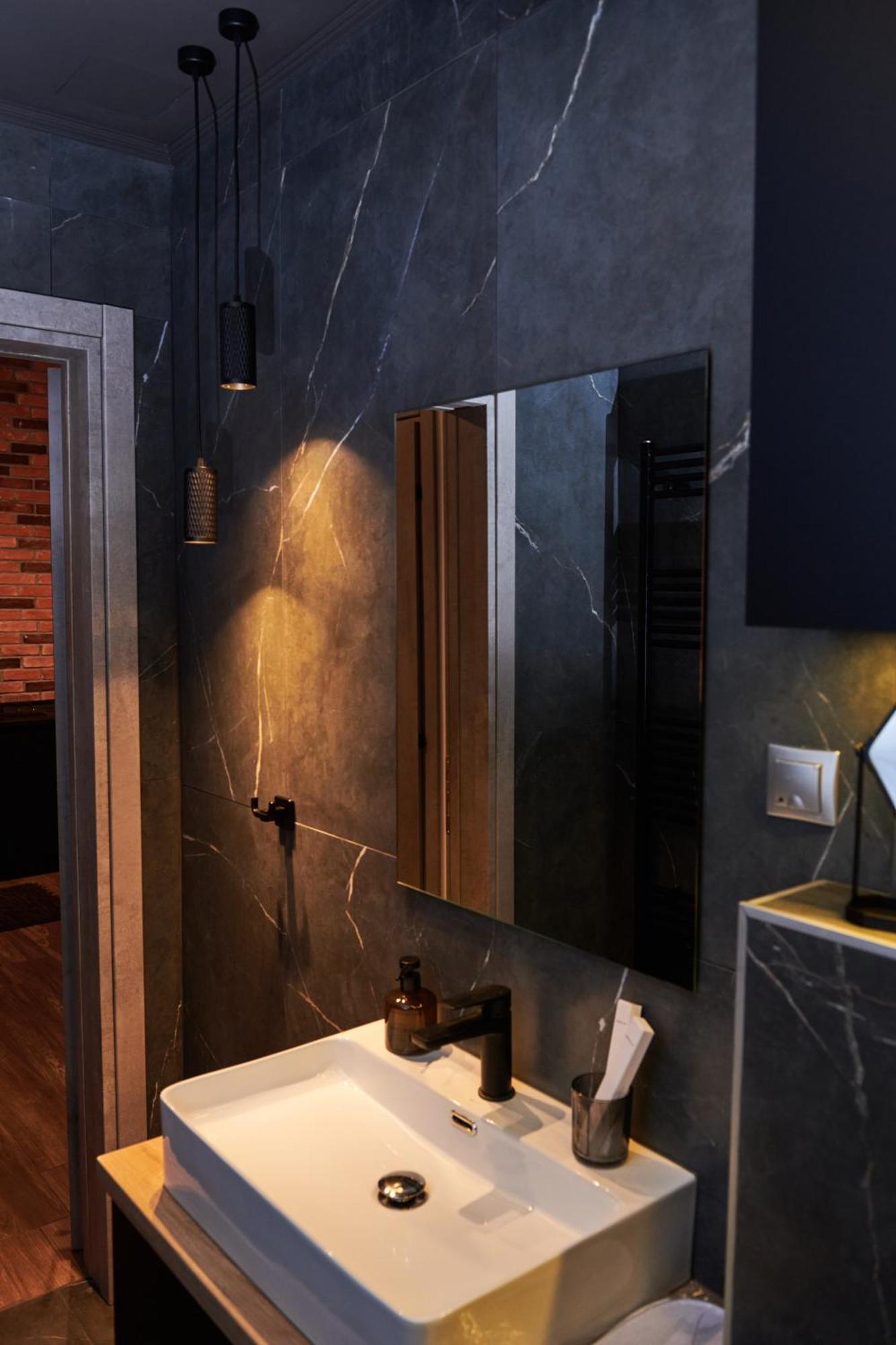 The Skyline Suite Florina Luaran gambar