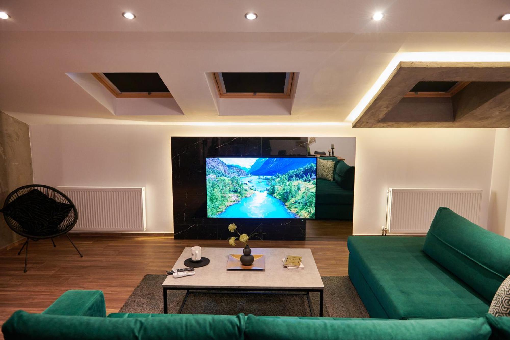 The Skyline Suite Florina Luaran gambar